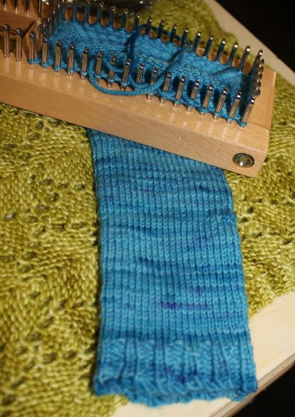 Loom knitting Socken